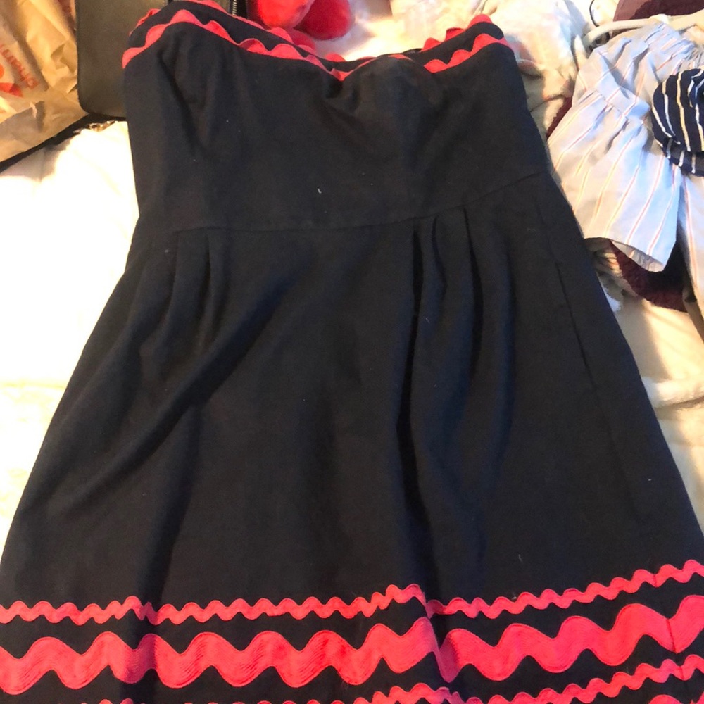 Navy/pink scalloped Vineyard vines dress